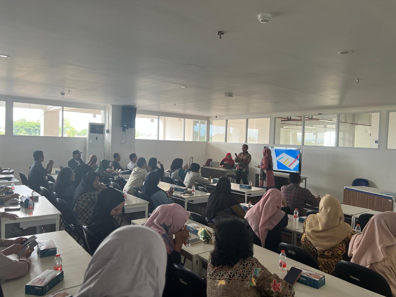 DIGITAL CONFIDENCE: Workshop Konten Kreatif dan Cyber Awareness untuk UMKM