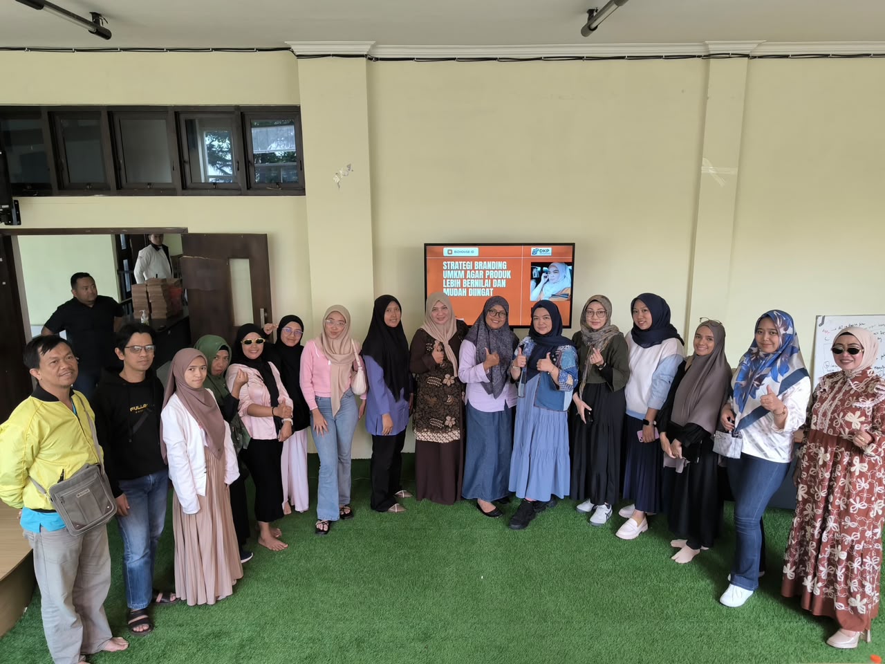 PT Dinova Kanaya Pratama Perkuat Kapasitas UMKM melalui Pelatihan Branding dan Etalase Digital di PLUT Kota Batu
