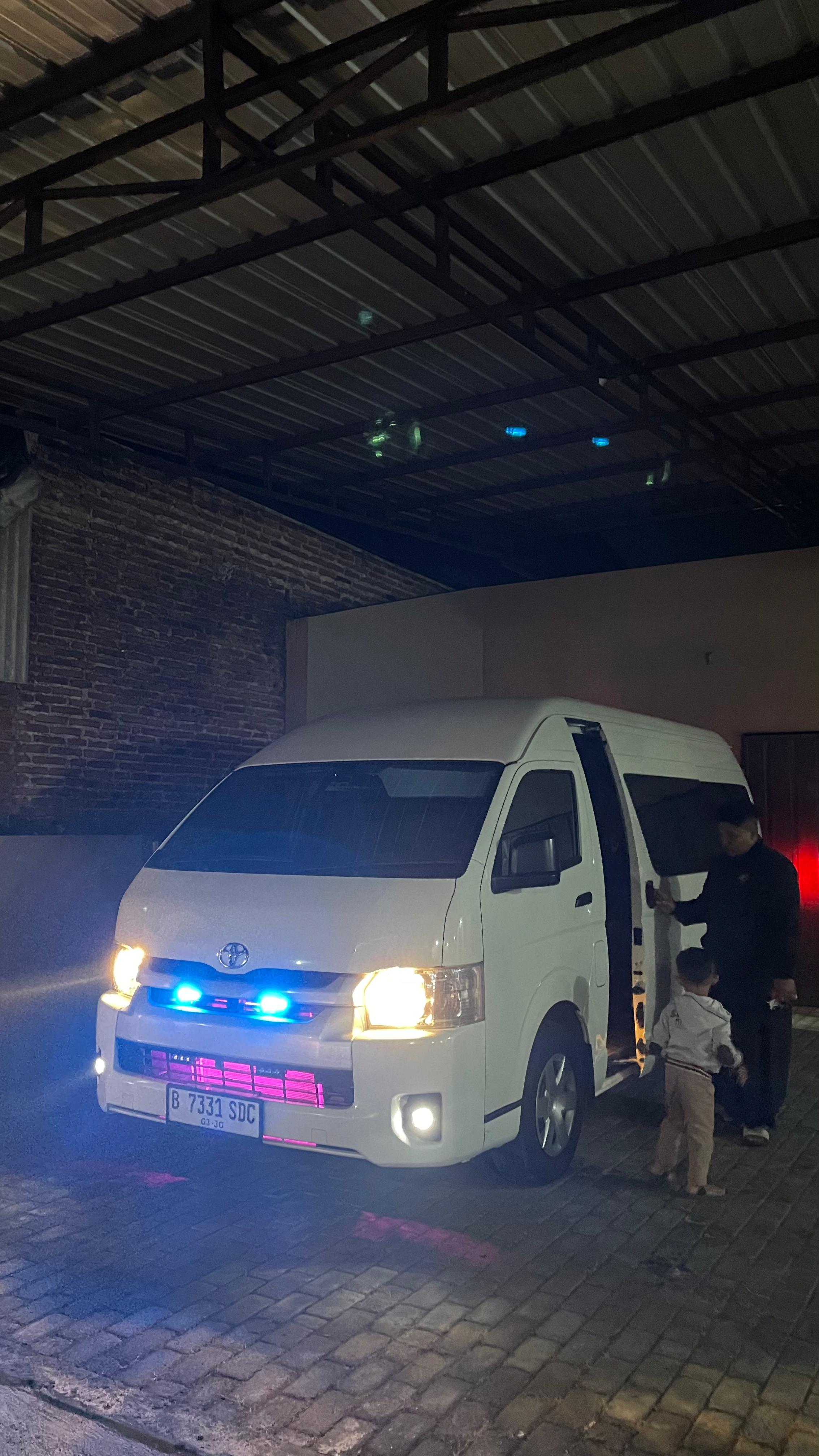 Hiace commuter 
